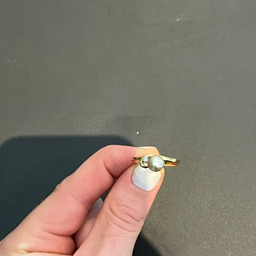 Vintage Elegant Gold Ring with Pearl and Diamond - Picture 2 of 6